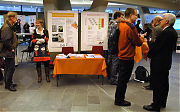 Im Audimax der Hochschule fanden sowohl die Vorträge als auch die Präsentationen wie hier der Stand des Zentrums für Geoinformation der CAU statt. (alle Fotos: Anke Feiler-Kramer, Copyright: CAU)