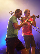 Sänger und Trompeter Stefan Dettl und Manuel Winbeck (Posaune) live im Max
