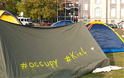 Im Schatten der Banken: Die Occupy Bewegung in Kiel - Foto: KIK