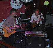 ClickClickDecker begeisterten das Publikum im Weltruf mit einem Konzert in familiärer Atmosphäre.